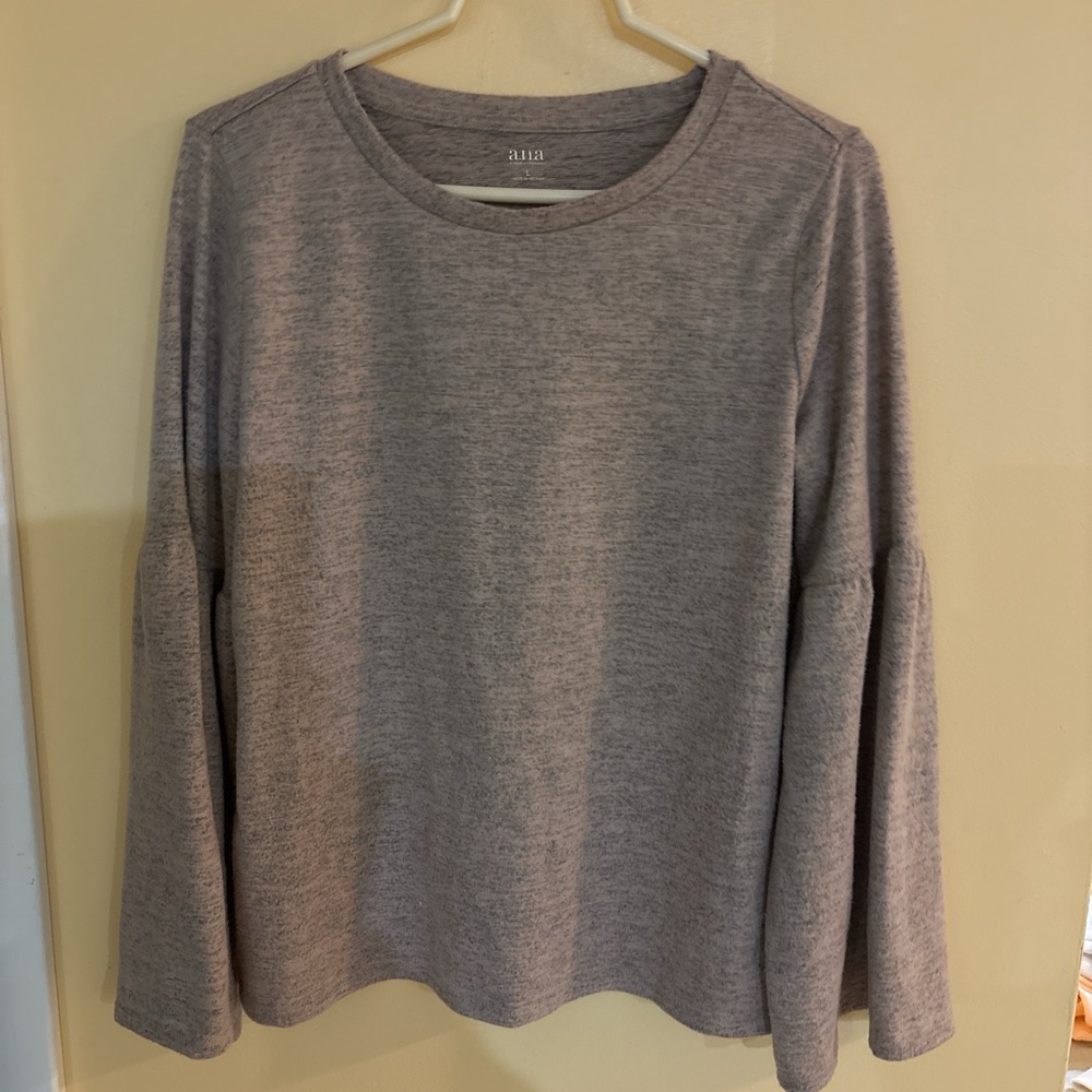a.n.a Heather Gray Long Sleeve Women's Top